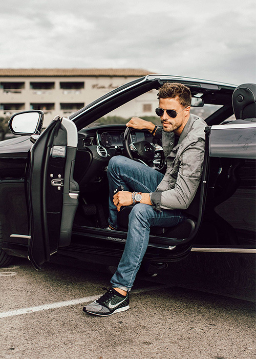 ژست عکاسی مردانه در فضای باز