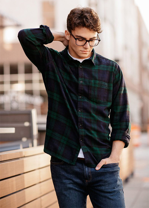 ژست عکاسی مردانه در فضای باز