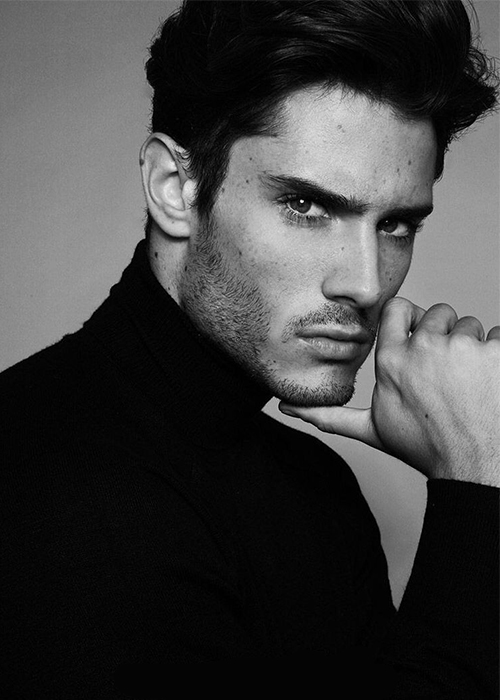 ژست عکاسی مردانه در فضای باز