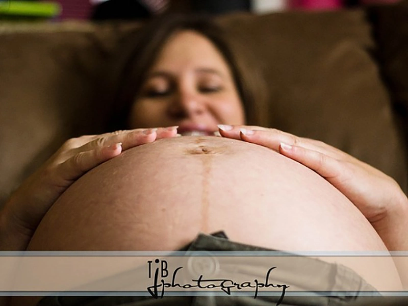 ژست عکس بارداری از شکم