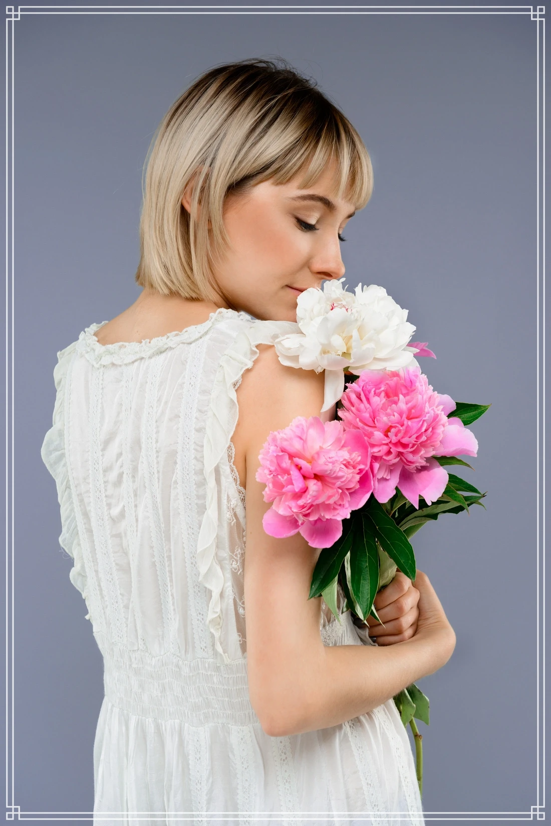 ژست عکاسی با گل و دسته گل
