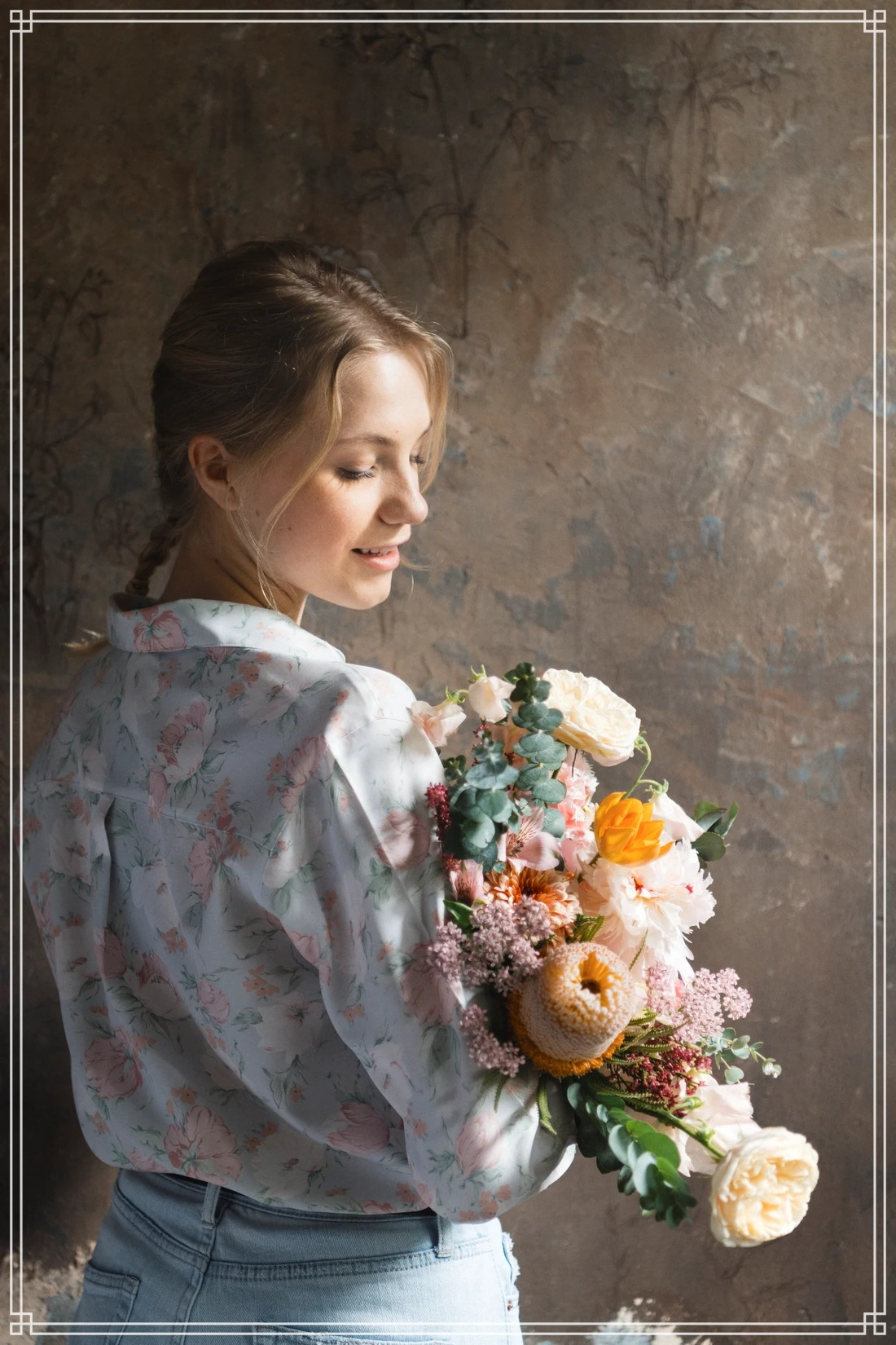 ژست عکاسی با گل و دسته گل