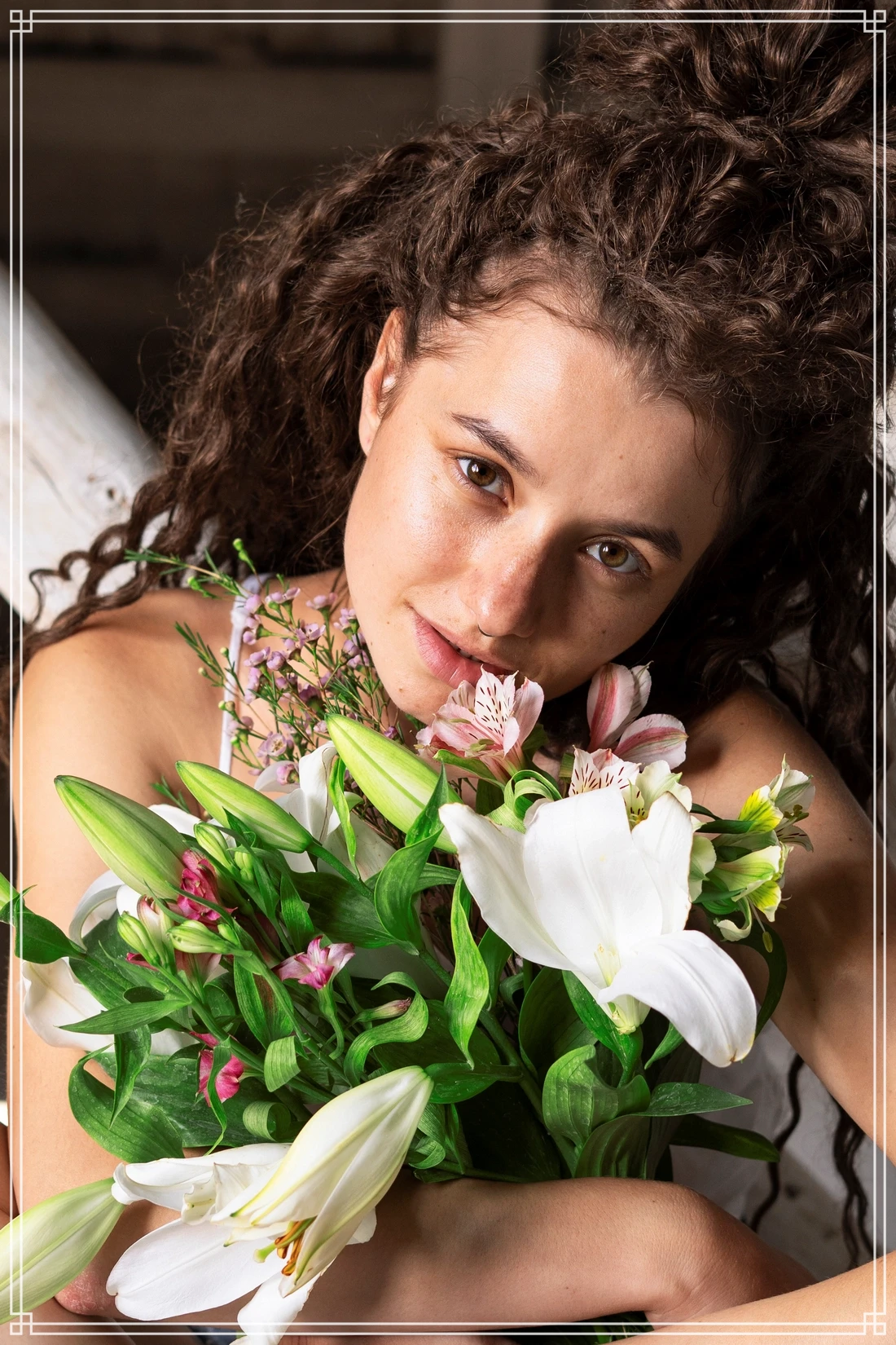 ژست عکاسی با گل و دسته گل