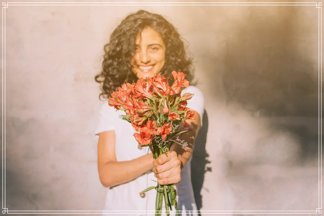 ژست عکاسی با گل و دسته گل