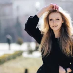 ژست عکاسی دخترانه | جذاب ترین ژست‌های عکس‌ اینستاگرامی و آتلیه‌ای